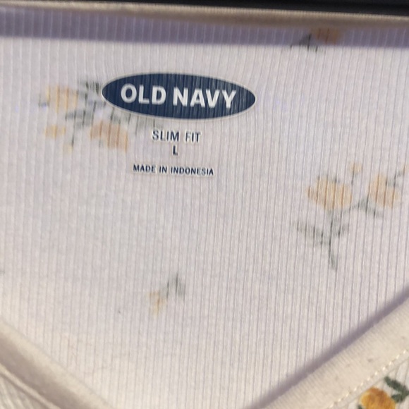 Old navy, size large, light peachy colored crop top. - Picture 4 of 4